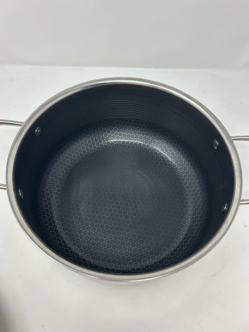 HexClad Hybrid Nonstick 5-Quart Dutch Oven with Stainless Steel Lid - Picture 4 of 8